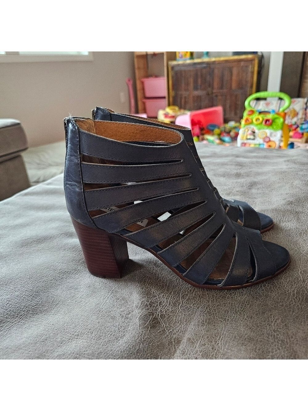 Steve Madden Vendetaa Gladiator Sandals Size 8.5 - Picture 6 of 9